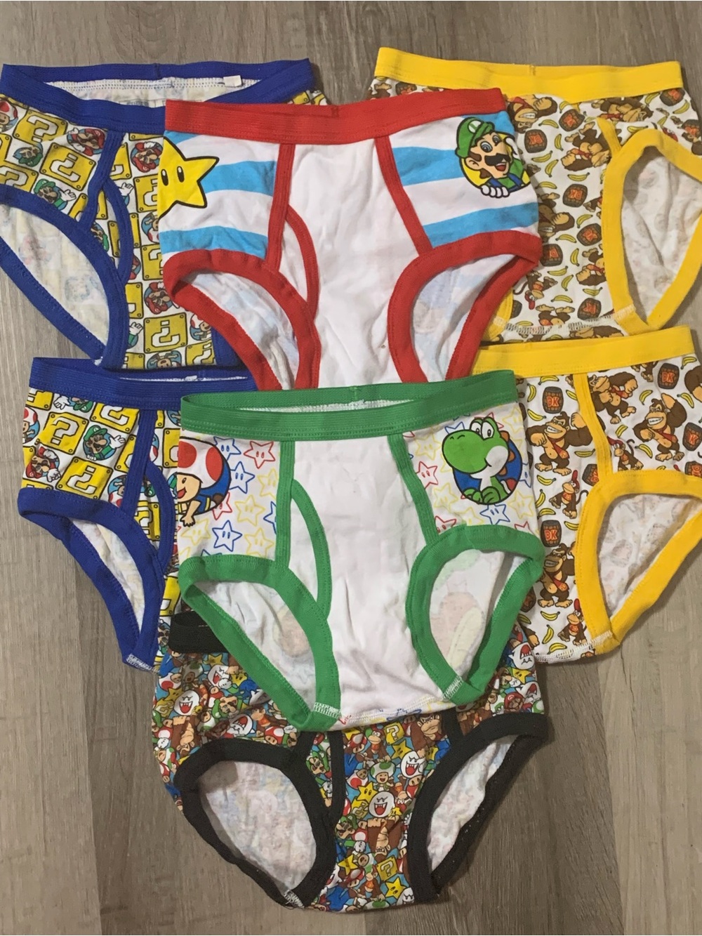 💎 Sz 8 Super Mario Boys Nintendo Briefs with Multicolor Prints